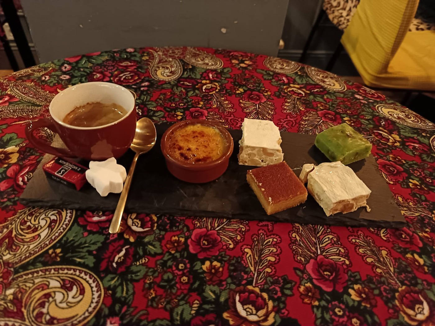 Café gourmand et crème catalane