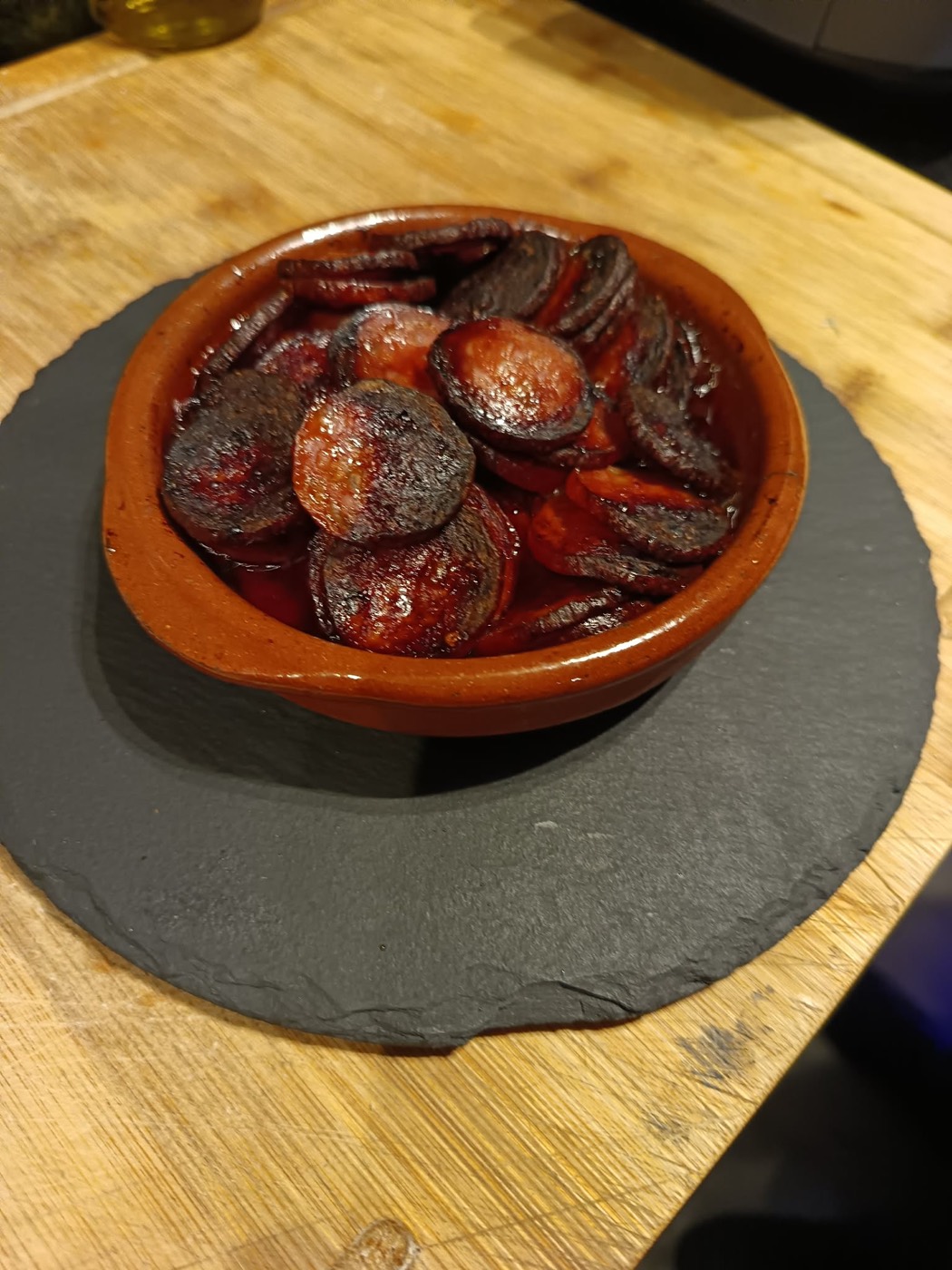 Chorizo rôti au vin rouge